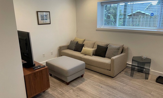 Upper Lonsdale Casa | Large 2 bedroom private suite