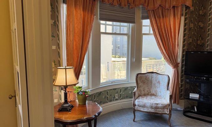 Lower Nob Hill Hotel | Large 2 Bedroom Apartment (Huntington)