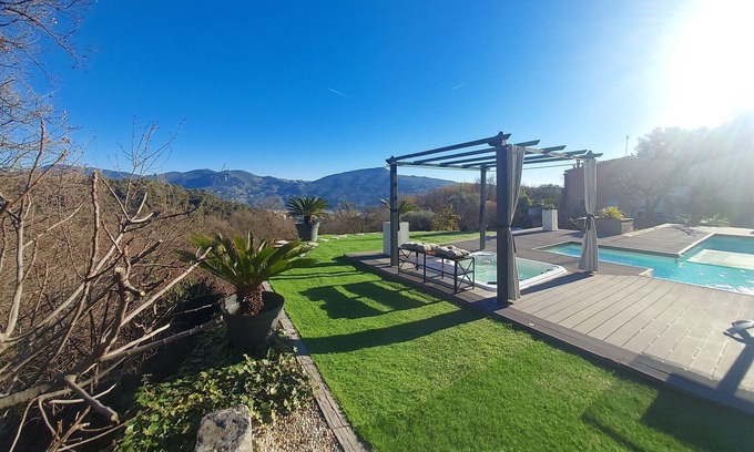 Gattieres Cama Y Desayuno | Large 20 m2 bedroom in recent villa with pool/jacuzzi