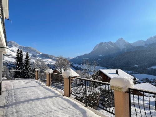 Chateau-d'Oex Apartamento | Large 3 bed apartment with mountain views, pool and gym