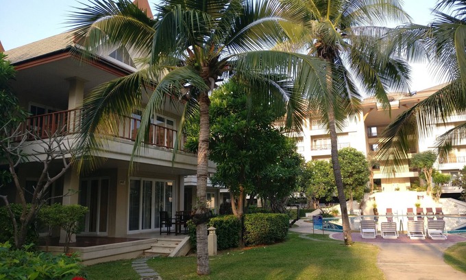 Cha-am Villa | Gran villa de 3 dormitorios en la playa con vistas a la piscina y spa privado. Perfecto para familias
