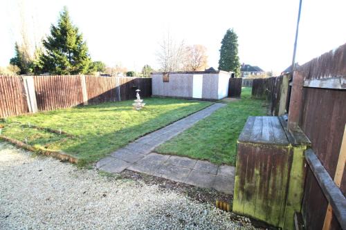 Seisdon Casa | Large 3 Bed Bungalow - Parking - Garden