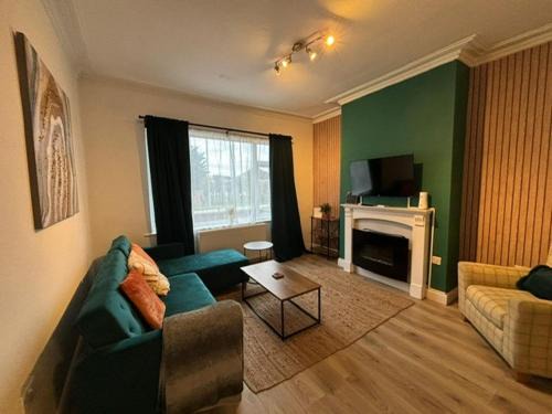 Awsworth Casa | Large 3 Bed House - Awsworth - J26 M1 - Ideal for Contractors or Families - Sleeps - 6