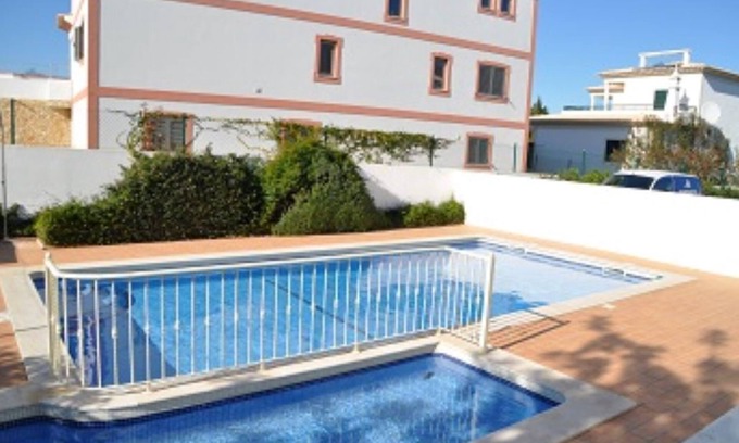 Guia Apartamento | Large 3 bedroom apartment with private garden, sleeping up to 6 adults