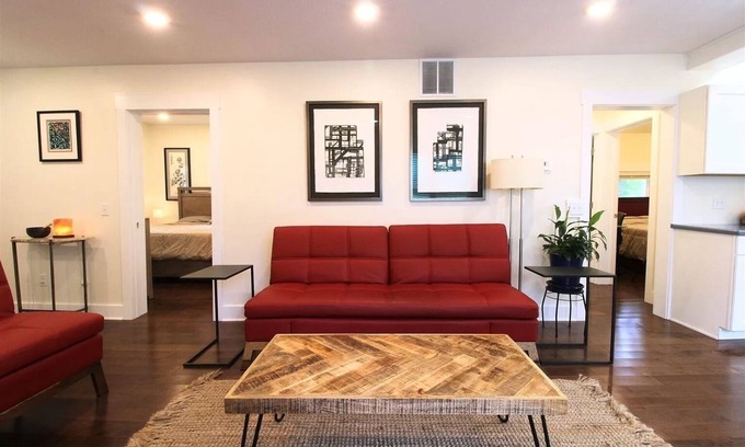 Bloomington Casa | Large 3-bedroom bungalow near IU stadiums
