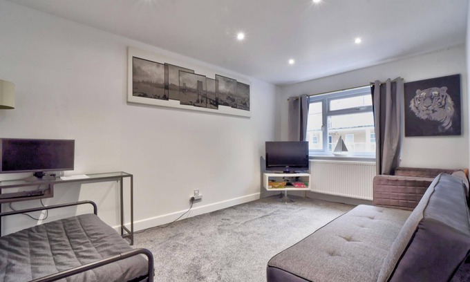 Heybridge Casa | Large 3 bedroom Maisonette in Maldon
