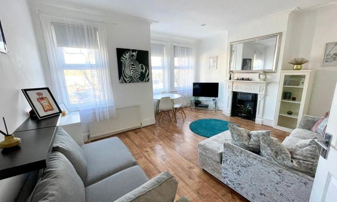 Woodhouse Apartamento | Large 3 Bedroom modern apartment close to central London