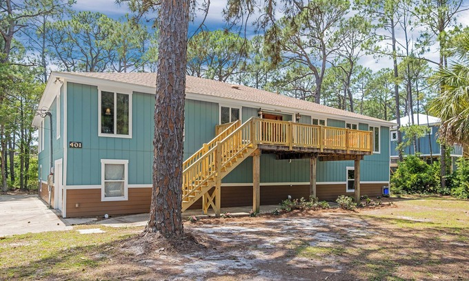Dauphin Island Casa | Large 3 Story Home in the pines of the East End