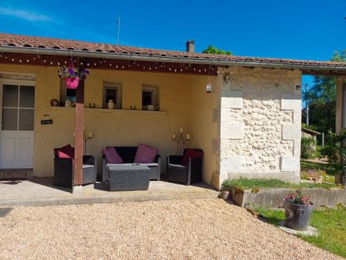 Petit-Bersac Casa | Large 4 bed house available for short stays