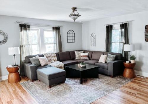 Berea Casa | Large 4 Bedroom Home Close to Airport and IX Center