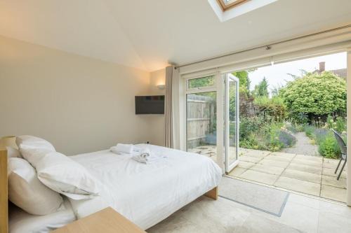 Cambridge Casa | LARGE 4 bedroom Home with Garden and Free Parking