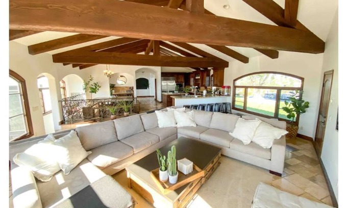 Felicita Villa | Large 4 Bedroom Villa w/Poolhouse 1.5 Acre Lot