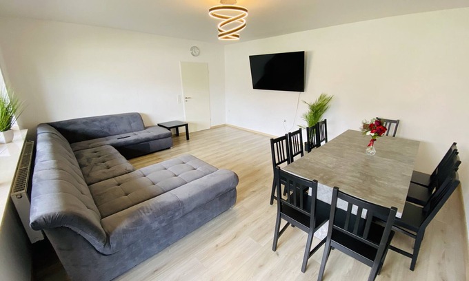Marienloh Apartamento | Large 4 room accommodation + own parking spaces
