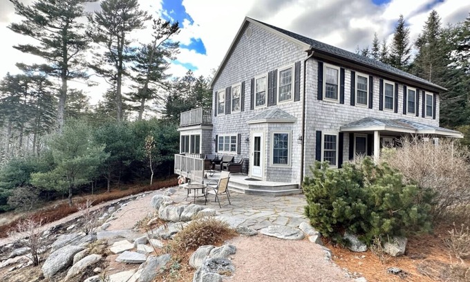 Mount Desert Casa | Large 4BR Waterfront Home with Dock! [Quarry Cove]