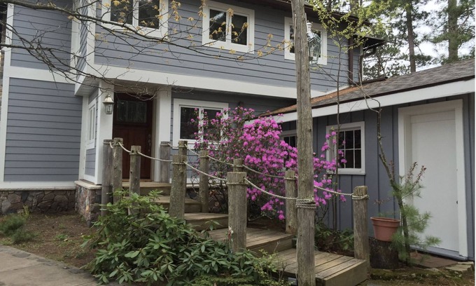Minocqua Casa | Large 5 bed/5.5 bath house surrounded by water on beautiful Lake Minocqua!