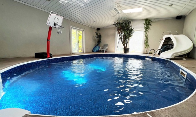 Harrow Casa | Large 5 Bed Family Home w/ Indoor Swimming Pool!