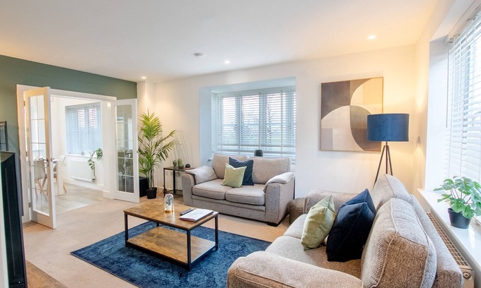 Didcot Casa | Large 5-Bed House for 8 Guests – Perfect for Workers & Families