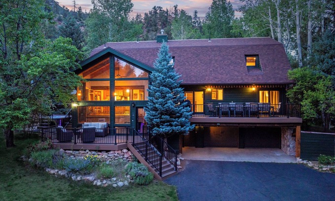 Durango - Purgatory Casa | Large 5 Bedroom 4 bath + hot tub 15 minutes to Purgatory or Durango 4 King beds