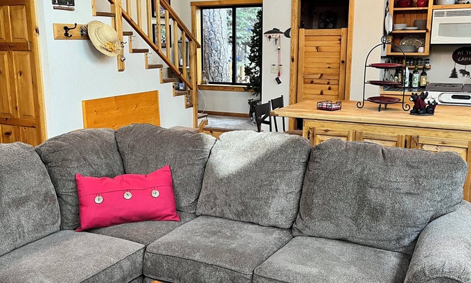 Long Barn Cabina | Large 5-bedroom cabin in Cold Springs w/WiFi near Dodge Ridge & Pinecrest Lake