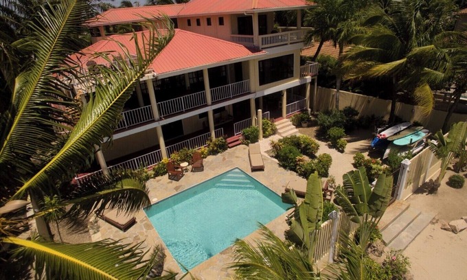 Surfside Villa | Casa frente al mar con sala de estar al aire libre y un muelle!