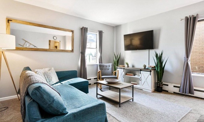 Arborview Neighborhood Casa | 5BR / 2. Duplex completo de 5BA, fácil caminata al centro de la ciudad A2