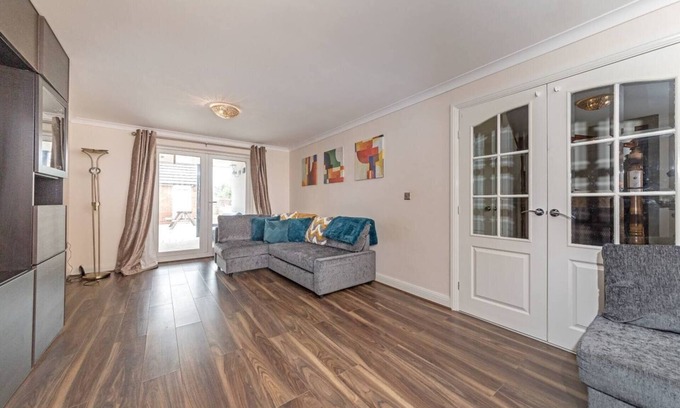 Bedford Casa | Large 5BR Home in Bedford Ideal for big Groups