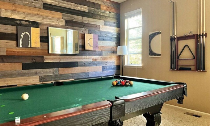 Castle Rock Casa | Large 5BR Retreat | Hot Tub | Gym | Games | I-25