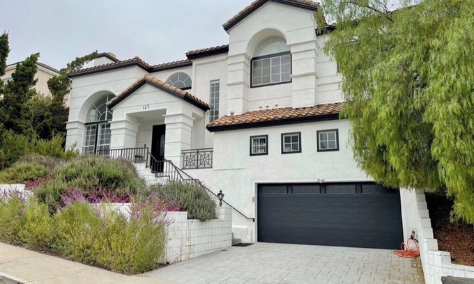 Monterey Park Casa | Large 6-bedroom house w/jacuzzi in lovely Monterey Park
