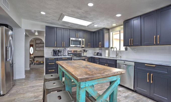 Whispering Hills Casa | Large 7-bedroom, 4-bath house in NW Tucson - Pool, Pool Table, Sleeps 14+