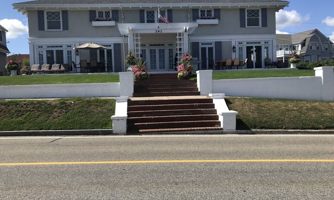 Falmouth Heights Casa | Gran propiedad frente al mar de 7 dormitorios en Falmouth Heights