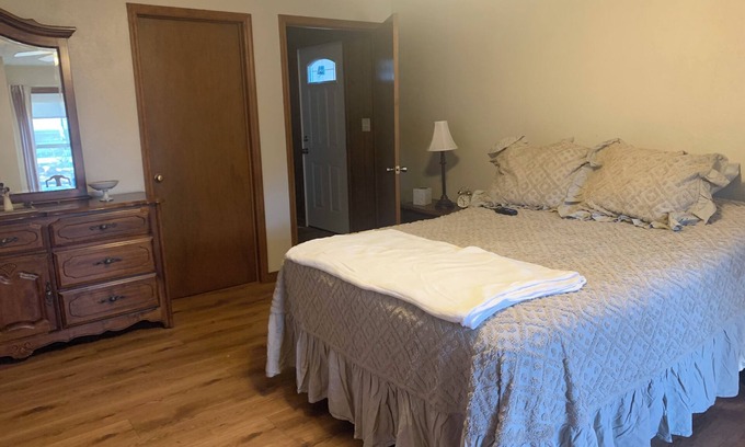Russellville Casa | Large 70's Style Vintage House