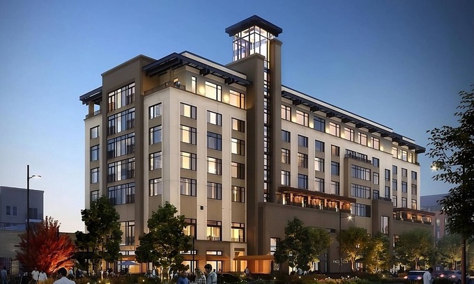 Fitzsimons Casa | Large Accommodation with Balcony and Kitchen! Near Denver Botanic Gardens!