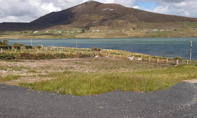 Achill Sound Casa | Large Achill Island Holiday Home with panoramic sea views F28 Y576 - 3 Bedrooms Sleeps 8 - situated close to The Banshees of Inisherin Pub location