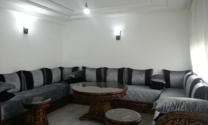 Les Amicales Apartamento | Grandes y hermosas 2 modernas nuevas habitaciones con aire acondicionado y wifi satélite