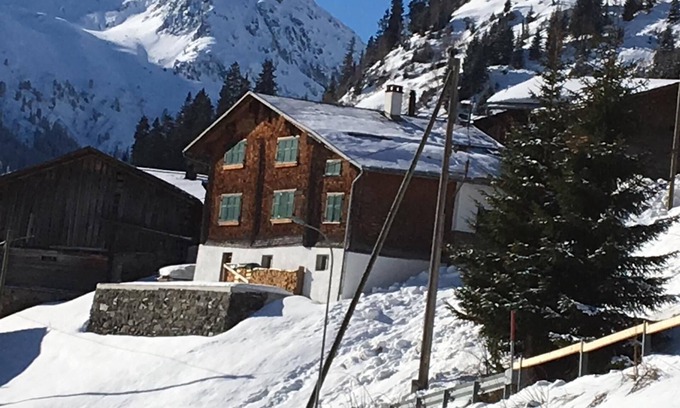 Medel Chalet De Esquí | Casa de carácter renovada, cómoda y espaciosa, en la montaña.