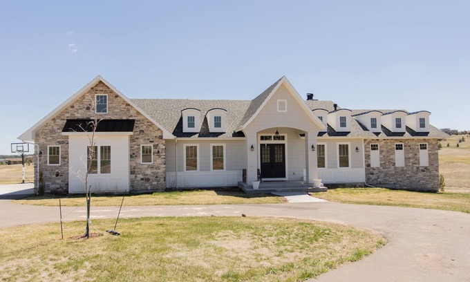 Monument Casa | Large and elegant newly built home