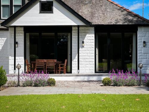 Glasgow Casa | Large and luxurious country home near Glasgow