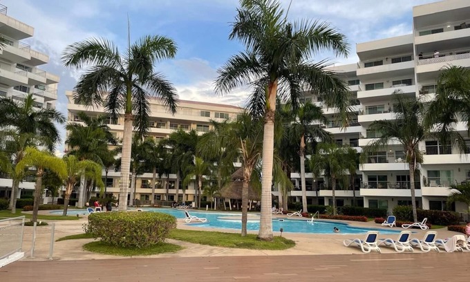 Marina Mazatlán Condominio | Esto es grande y moderno condominio bellamente decorado en la hermosa Marina Marco