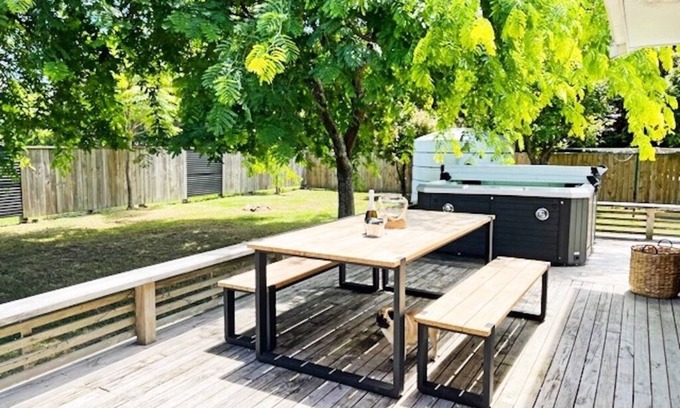 Mangawhai Heads Casa | Large and private summer pad | Spa | huge backyard | 3 mins to beach