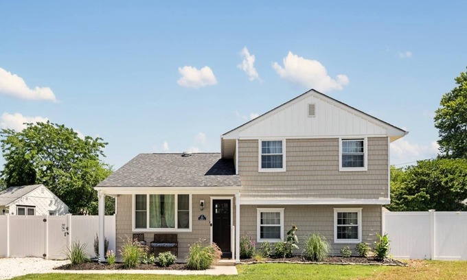 Erma Casa | Large and Updated Dog Friendly Home!