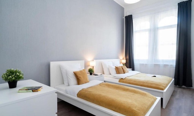 Nepszinhaz negyed Apartamento | Large Apartment at Perfect Central Location