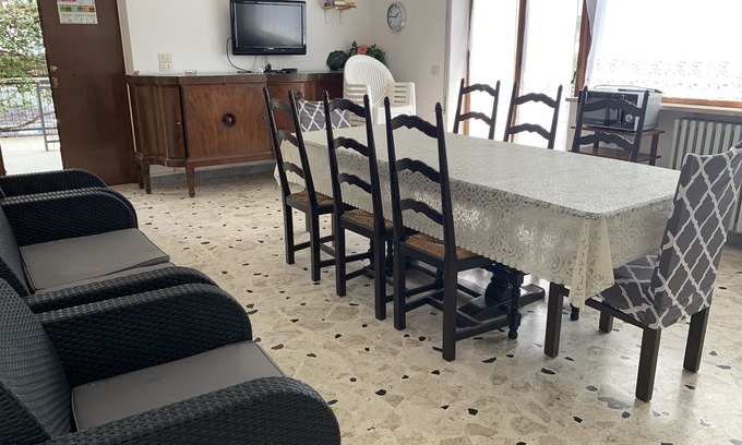 Gianola Apartamento | Casa Fiorita apartamento grande 90m2 1er piso para 6-7 pers. 10 minutos a pie hasta el mar