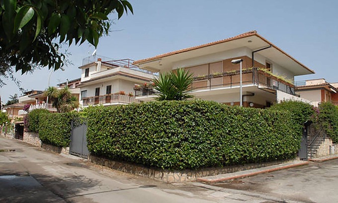 Gianola Apartamento | Amplio apartamento en Villa Fiorita 2do piso para 6-8 personas. 10 minutos a pie del mar