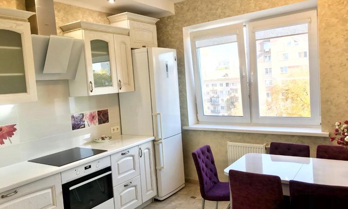 Tsentralny District Apartamento | Large Apartment on REPINA-4
