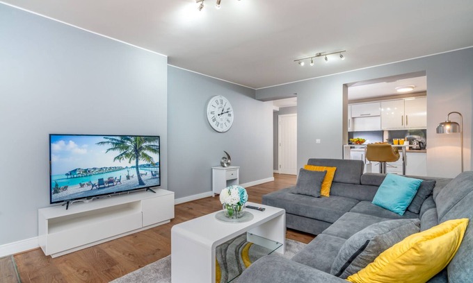 Amesbury Apartamento | Large Apartment Stonehenge Amesbury Town Centre Smart TV’s Netflix FREE PARKING