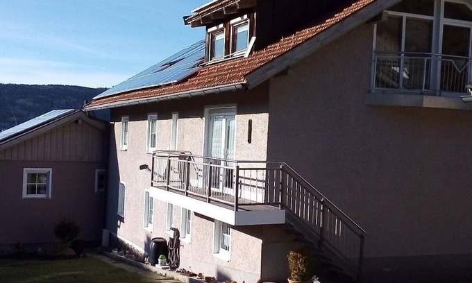 Heinrichsbrunn Apartamento | Amplio apartamento con balcón privado y entrada independiente.