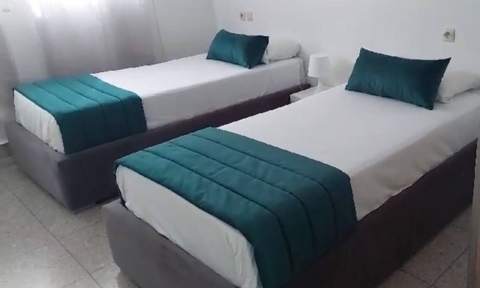 Al Aaroui Apartamento | Large apartment with Rooftop in a private, secure, family-friendly building!