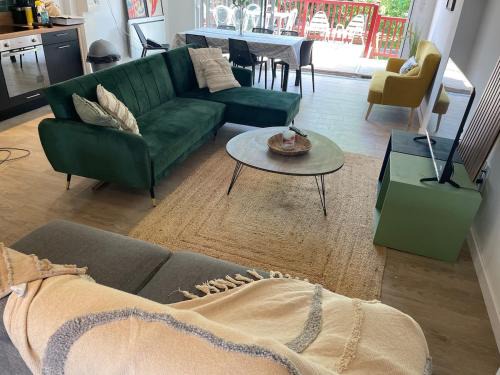 Espelette Apartamento | Large Apartment with Mountain View in Espelette