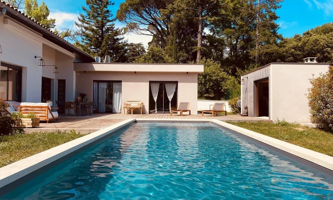 Pompignac Casa | Large architect-designed villa with swimming pool between sea and vineyards