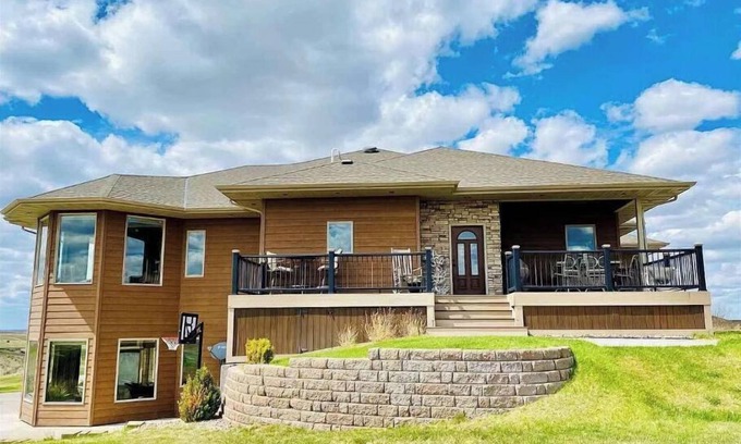 Brule Condominio | Large Bayside Golf Course home with Lake Views.